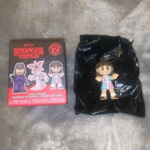 Funko Netflix Stranger Things 4 Mystery Mini Eleven 11 El Vinyl Figure Toy